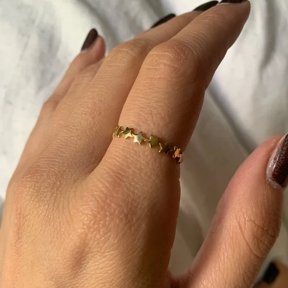 14k gold delicate star ring - size 8 - Picture 2 of 14
